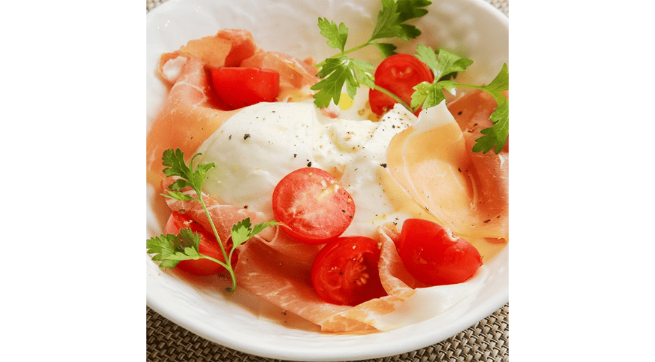 ブッラータチーズのカプレーゼ